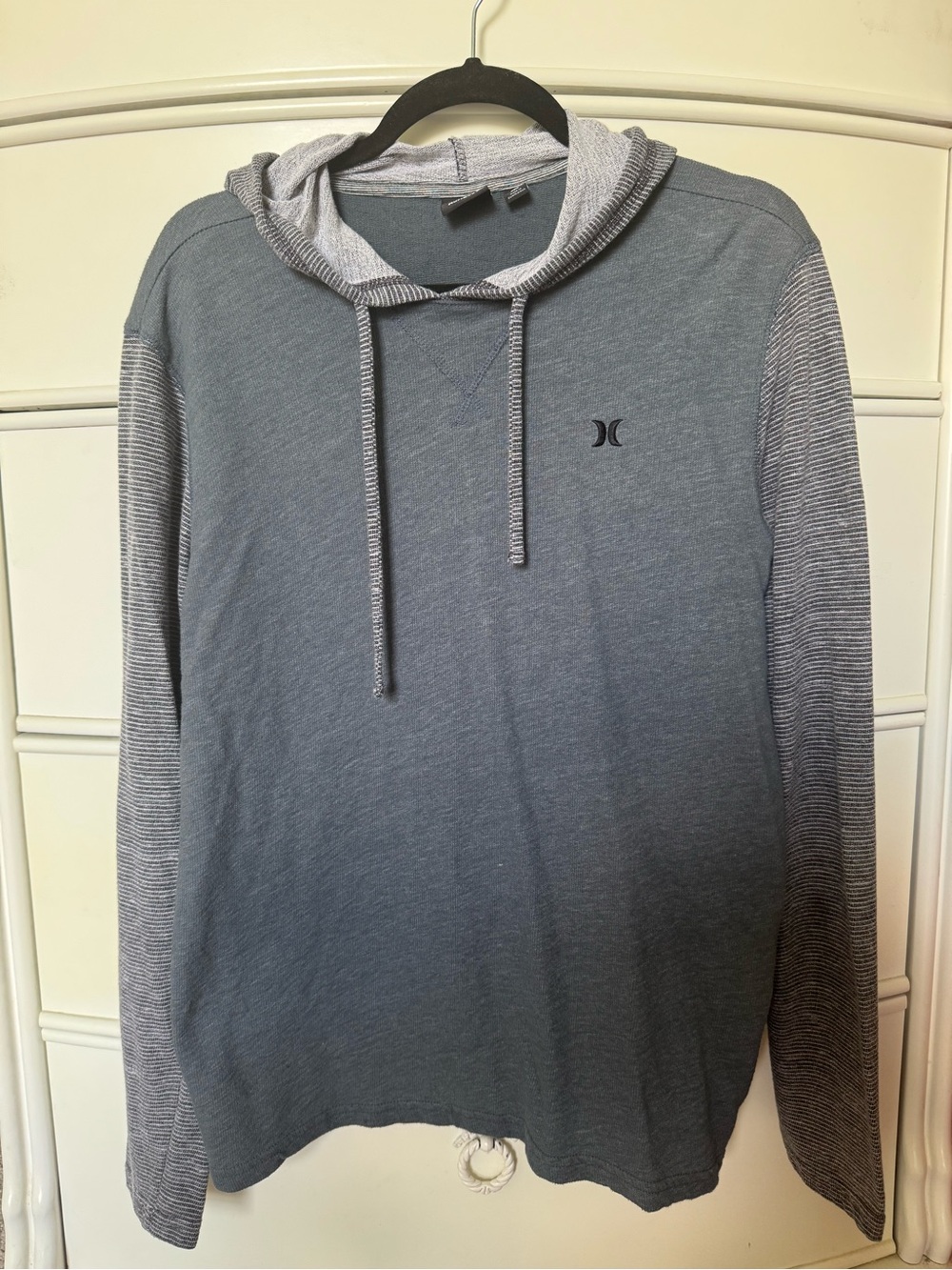 Hurley Men’s Blue-Gray Hooded Long Sleeve Pullover